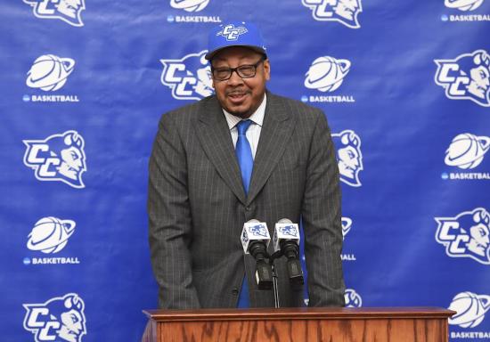 donyell-marshall-is-ready-to-be-a-head-coach-and-willing-to-pay-his-dues-body-image-1473967059